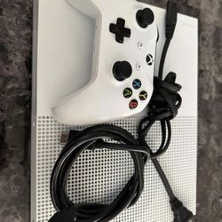 Xbox One S w/Controller