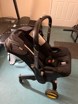 Doona car seat stroller combo with base and attachable Doona bag
