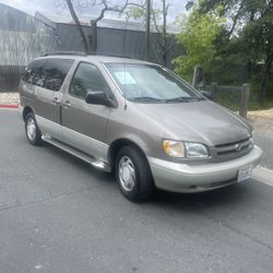 1998 Toyota Sienna