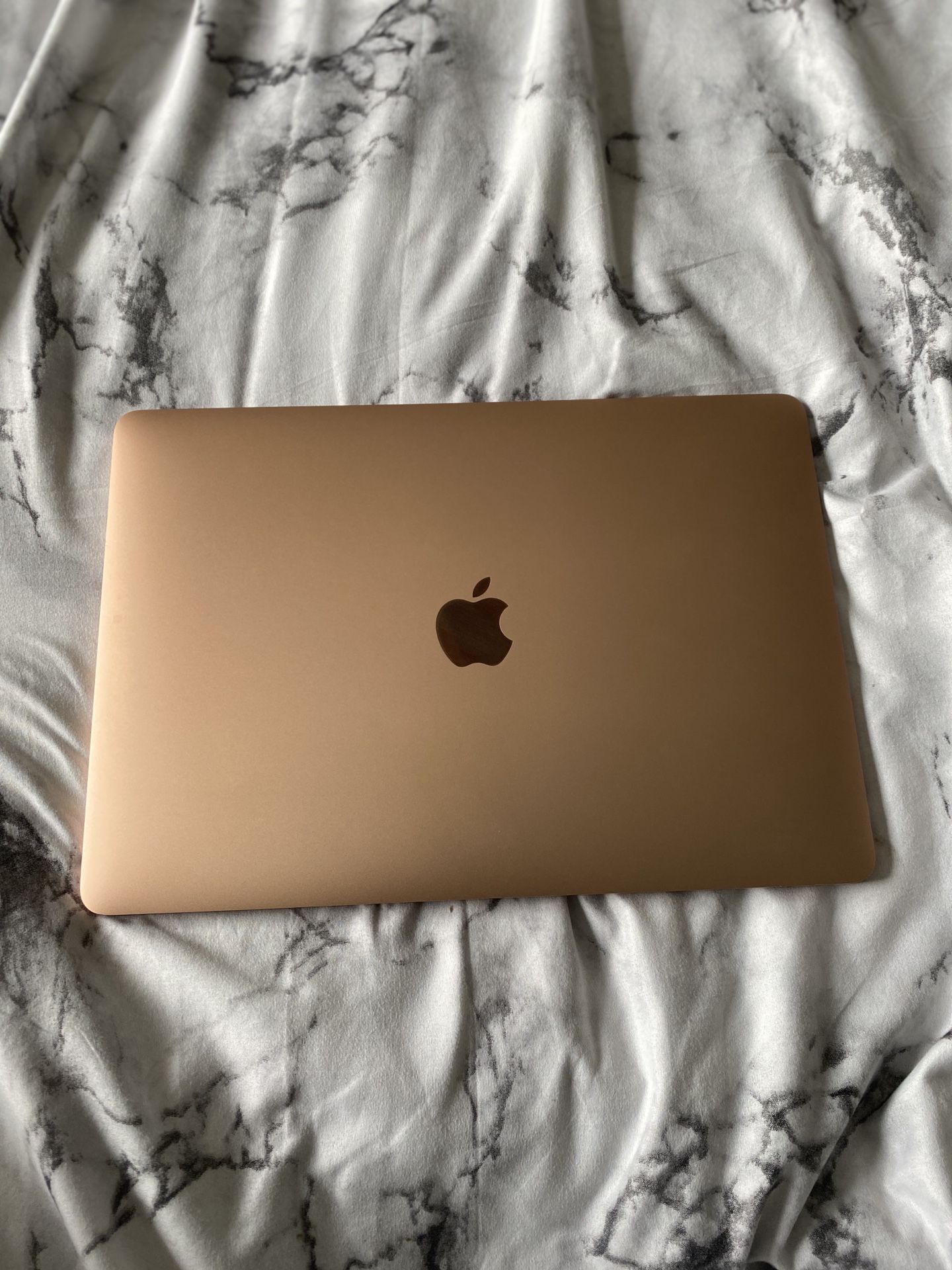 MacBook Air 2018 121 GB rose gold
