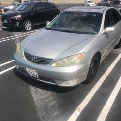 2005 Toyota Camry LE Salvage title very very clean