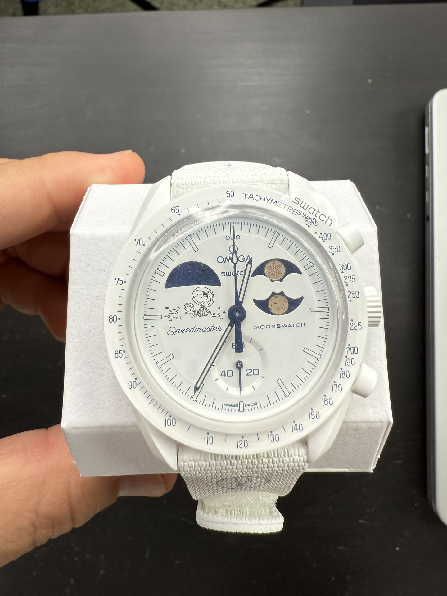 Swatch x Omega MoonSwatch “Mission to Earthphase – Moonshine Gold” SO33W701L