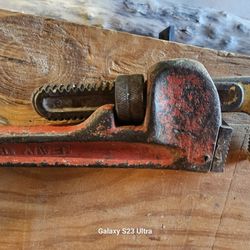Heavy Duty 18 Inch Pipe Wrench