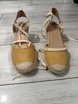 Journee Womens Sandals size 8.5
