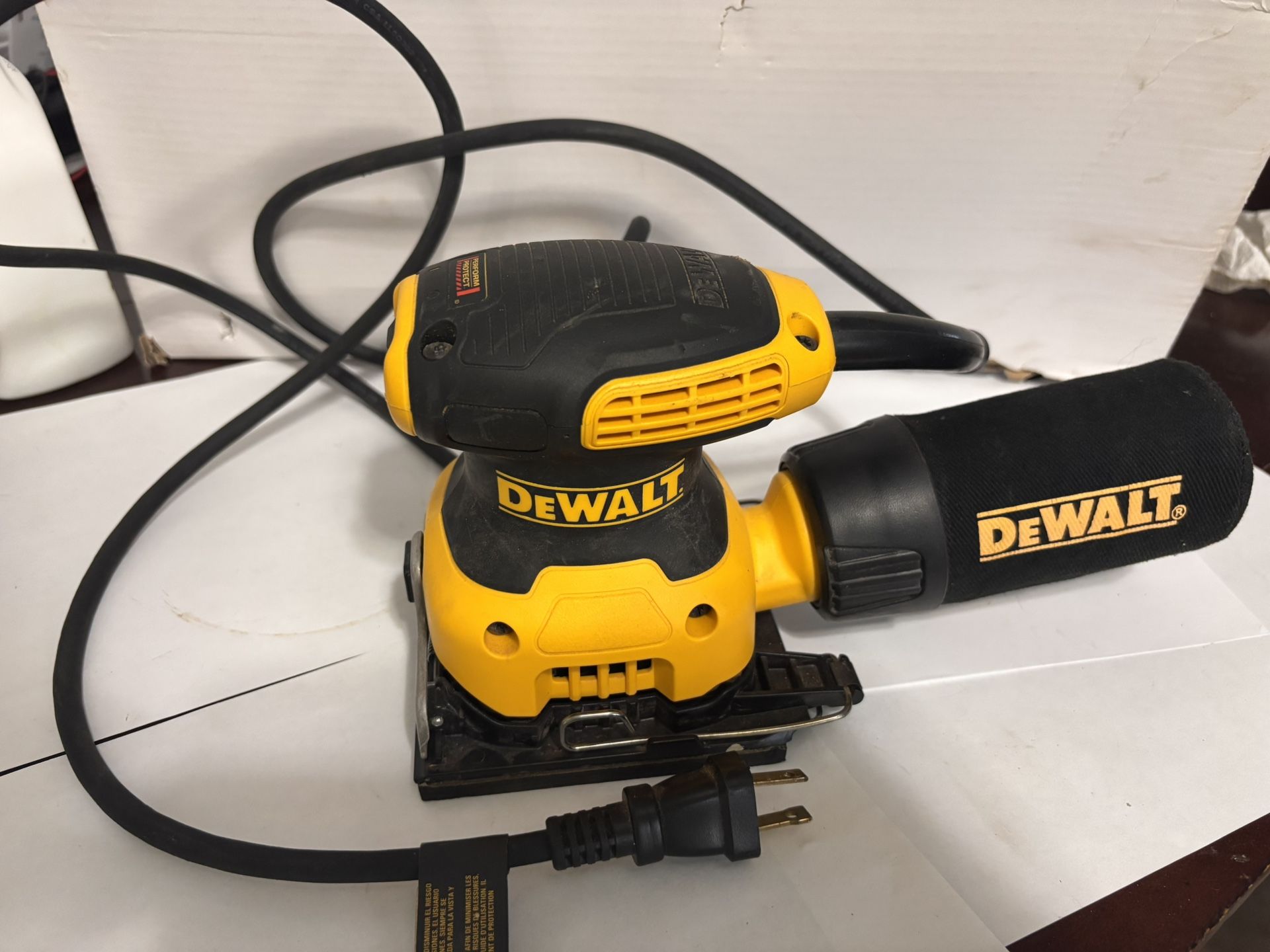 Electric dewalt palm sander