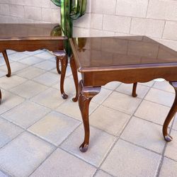 Pair / Set of 2 Thomasvile Collectors Cherry Wood Accent Side End Tables Queen Anne Legs 