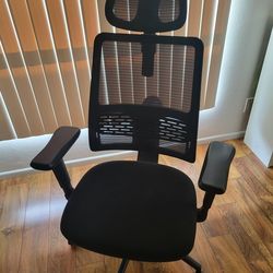 Newtral ergonomic chair
