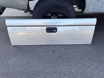 Toyota Tacoma tail gate batea tapa