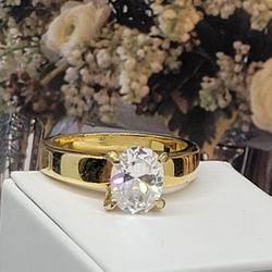 1OK GOLD OVERLAY PRINCESS CRYSTAL  STONE RING SZ 8, VERY BEAUTIFUL VINTAGE RING IN GREAT CONDITION. 
