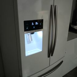 Samsung Refrigerator 36" French Doors W/ Ice Maker 