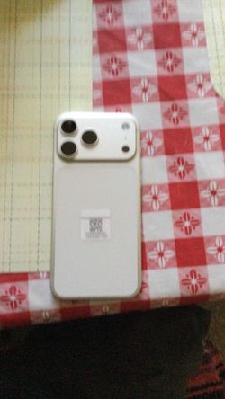Iphone 17 pro max white/ bright/silver