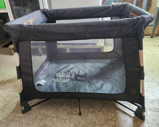 Maxi-Cosi Swift 3-in-1 Travel Play Yard Used Missing Bassinet Attachment
