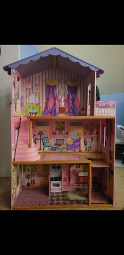 Dollhouse With Dolls and Accessories 