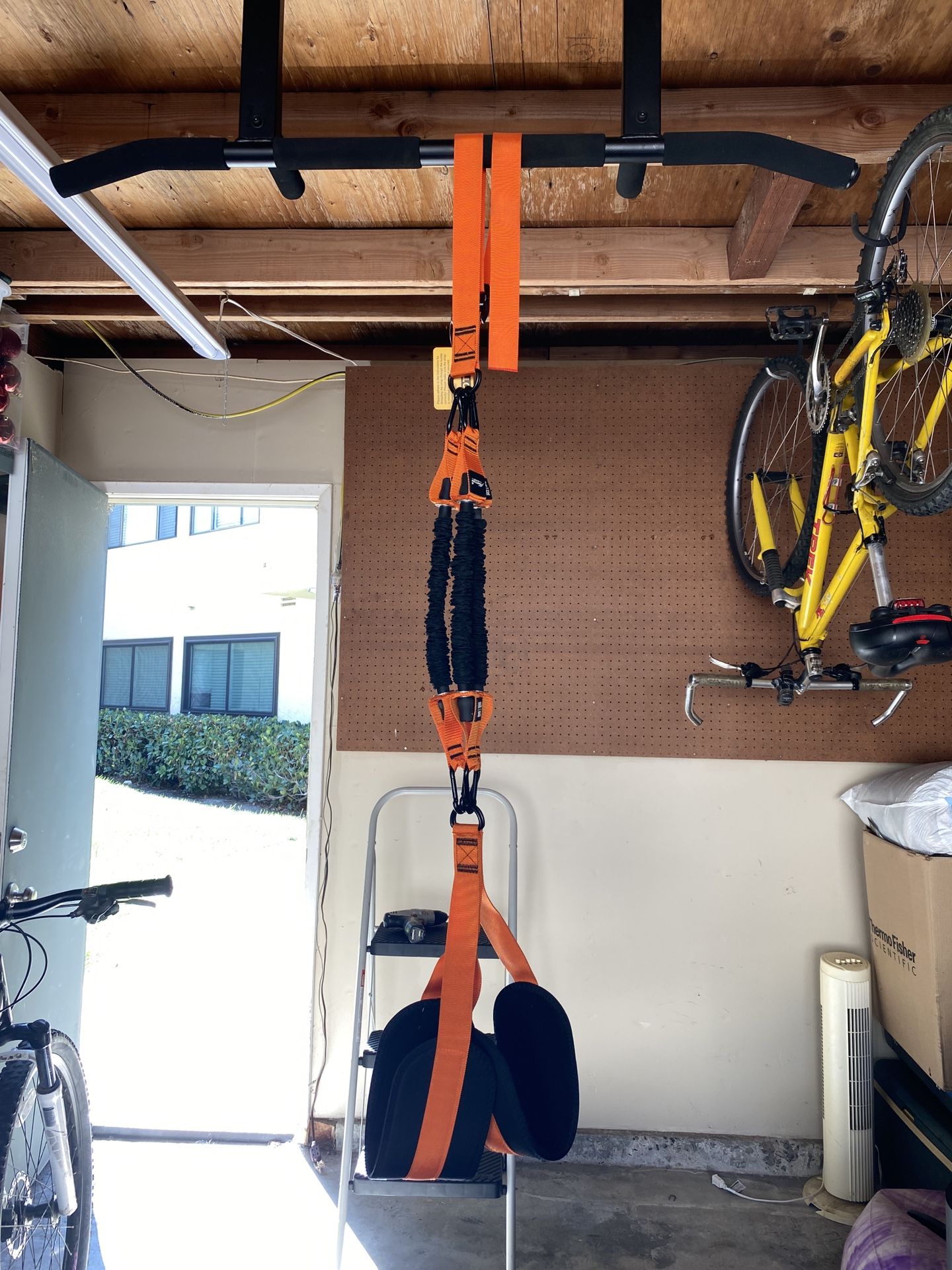 Pull Up Bar And Assistance