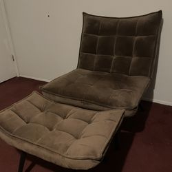 Modern Lounge Chair w/ Ottoman