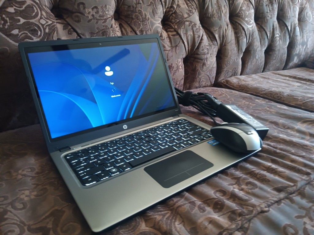 Laptop HP Folio 13-2000-core i5-8gb Ram -128gb HD SSD Solid