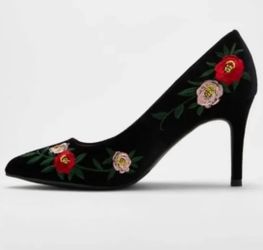 Embroidered Stiletto Pumps Size 8