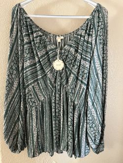 long puffy sleeve top