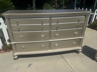 6-piece Champagne Silver Queen bedroom set