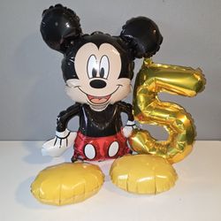 Centerpieces Mickey Mouse.