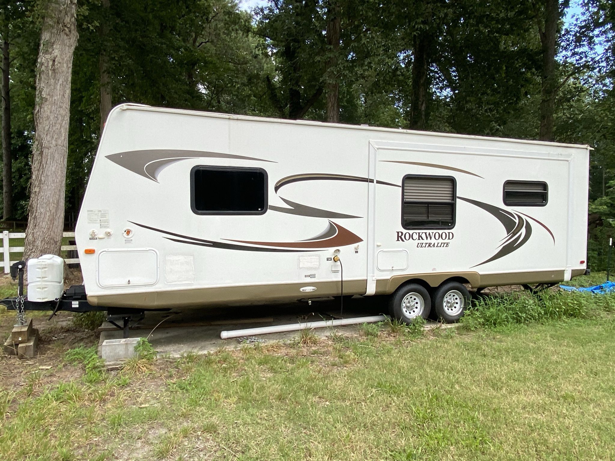 2012 Rockwood by Forest River Ultra Lite Series M-2604 FIXER UPPER SPECIAL 