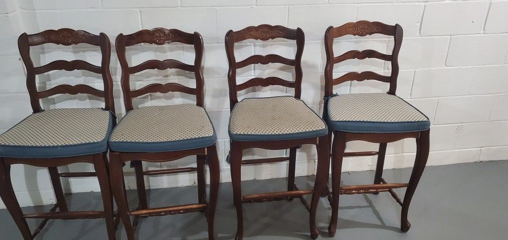 Set Of 4 Vintage French Provincial Bar/counter  Stools. 