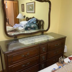 Dresser With Mirror 