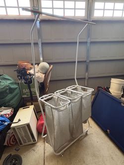 Laundry hamper
