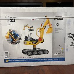 CAT Construction Ride-On: Metal 360-Degree Excavator Digger with Traction Treads