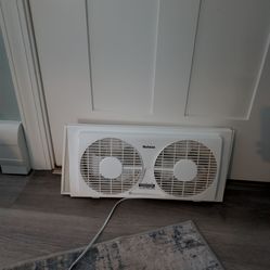 2 X Holmes 3 speed window fan