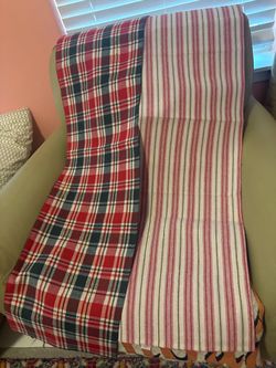 4 table runners $8