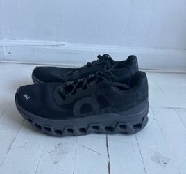 On cloud women shoes size 9.5