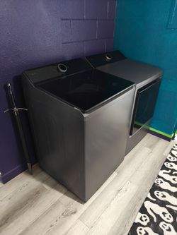 LIKE NEW LG Smart Washer & Dryer Set - Matte Black (1 Year Old)
You haul.