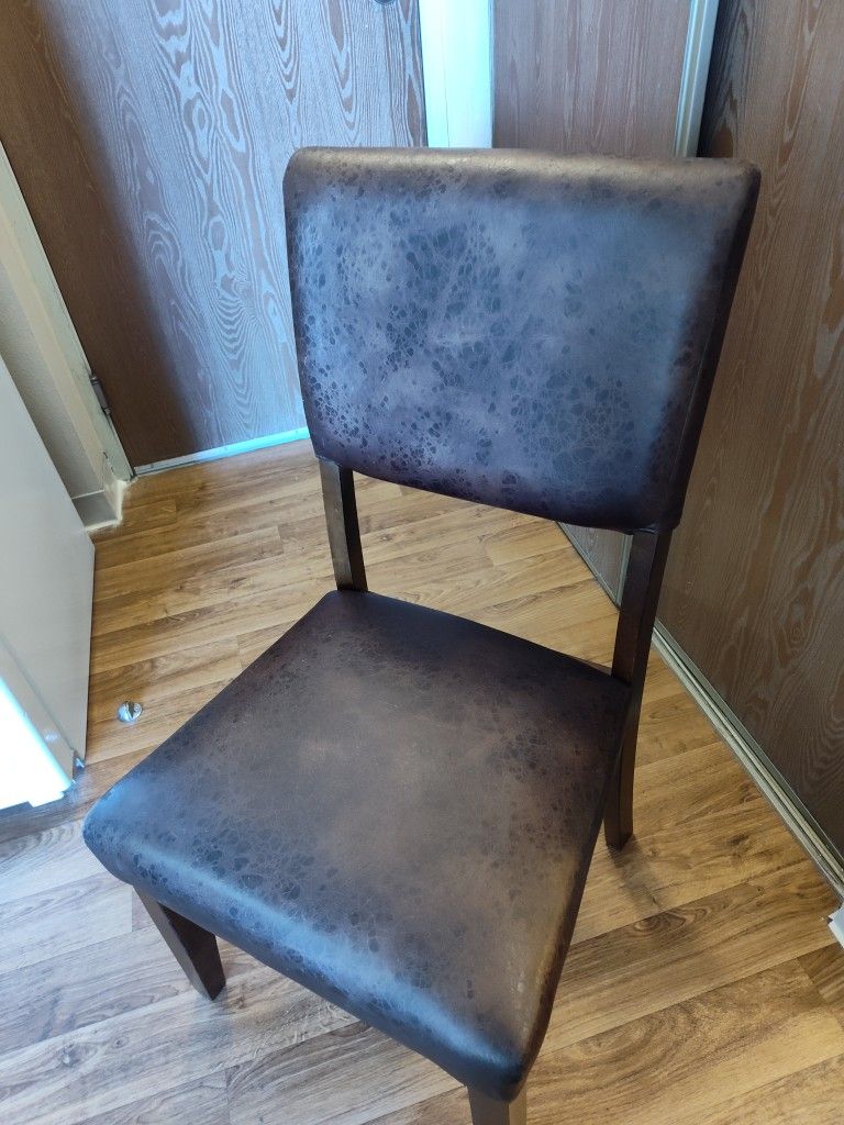 ($15) Beautiful Leather Chair With Sturdy Wood Base