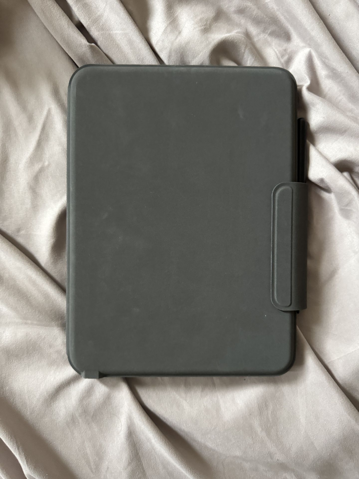 iPad A16 11 Inch Like New With Keyboard And Pen