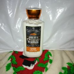 Bath and Body Works Sweet Cinnamon Pumpkin Lotion!