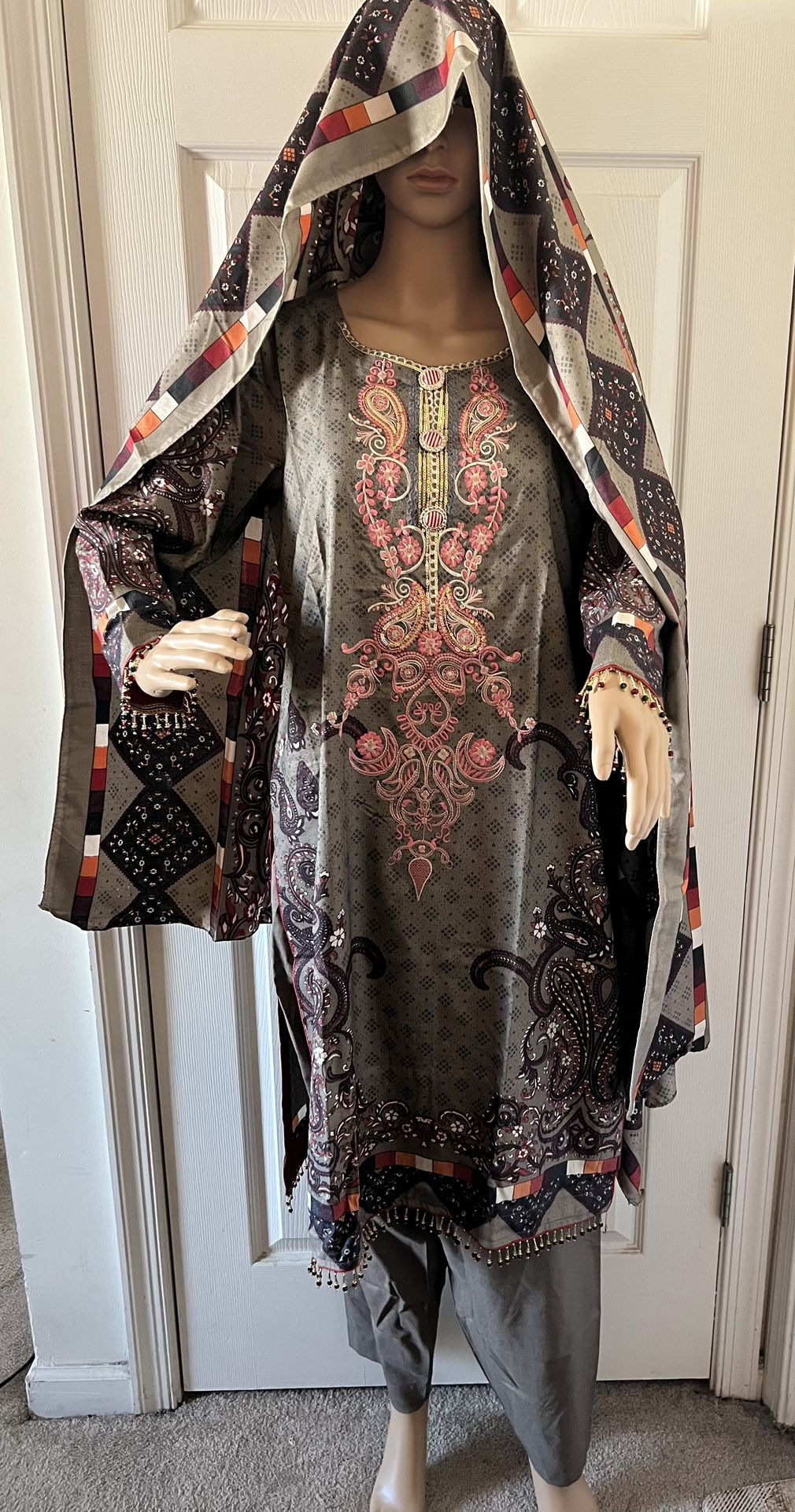 Elegant Pakistani Indian 3 Pc Embroidered Suit