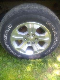 Wanna trade for black rims 6 lug chevy silverado I might add cash