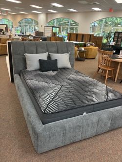 Brand New Queen bed with Mattress / Cama Queen con Colchon Nueva a Estrenar