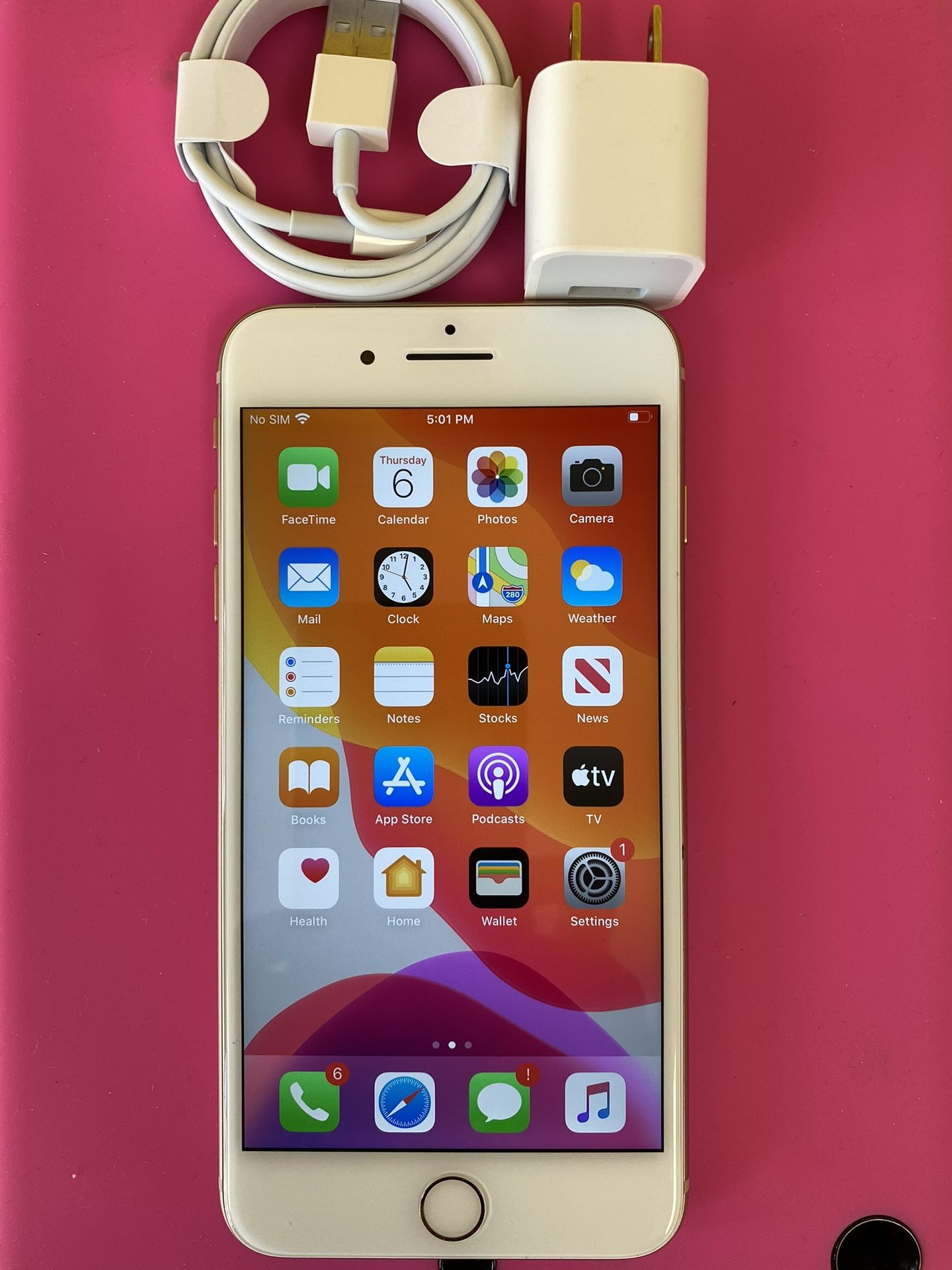 Factory unlocked apple iphone 8 plus 64 gb , store warranty