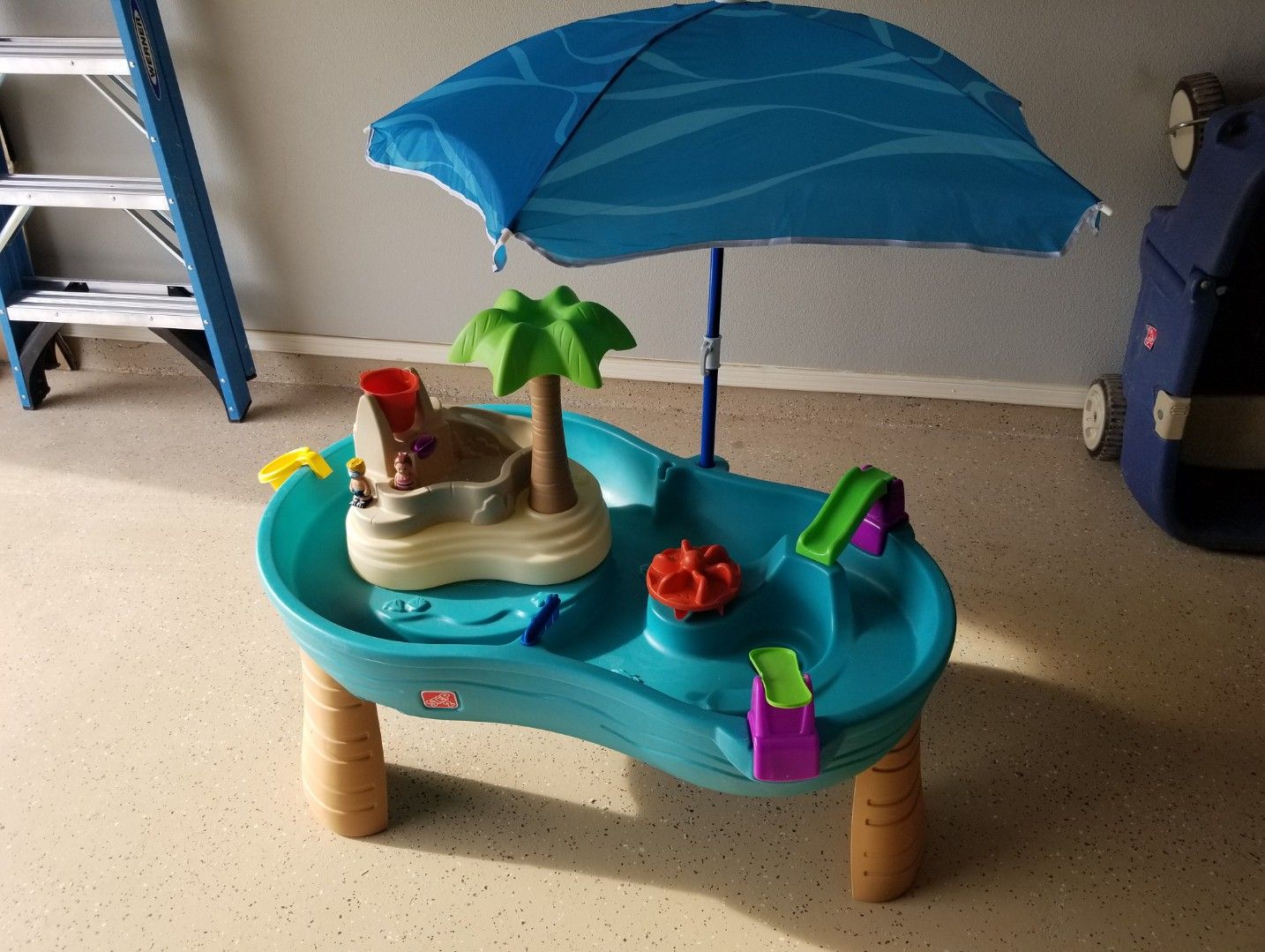 Step 2 Splish Splash Seas Water Table