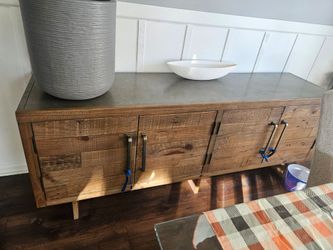 Entertainment center