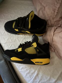 Jordan 4s Yellow Thunder. SIZE11.5