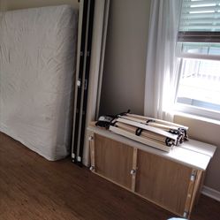 King size tempurpedic mattress with bed frame very elegant drawers both sides