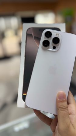 Unlocked - iPhone 16 pro max 256 Gb and clean imei