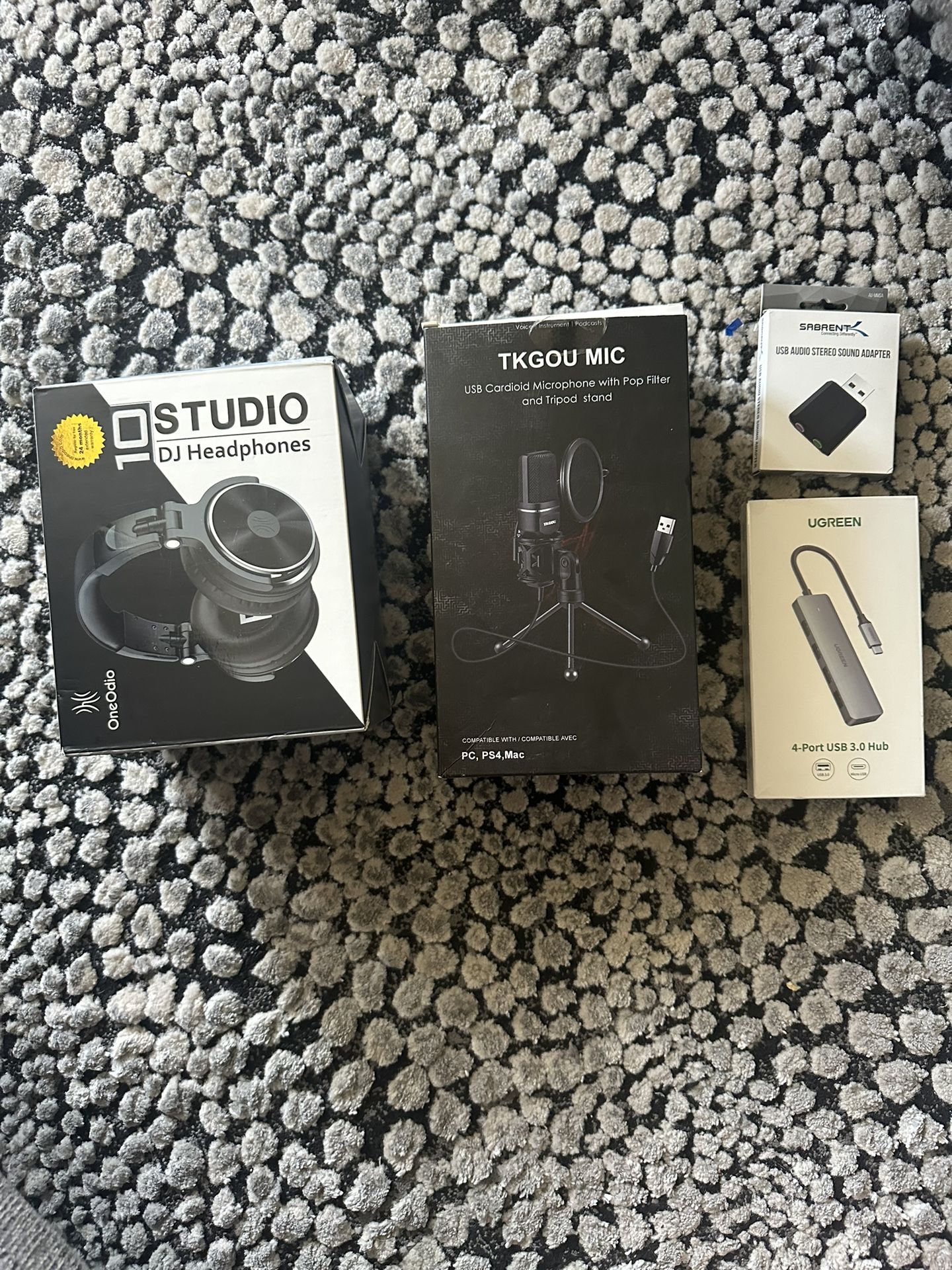 DJ, Podcast Equipment - Headphones, Microphone, USB hub, Sound Adapter