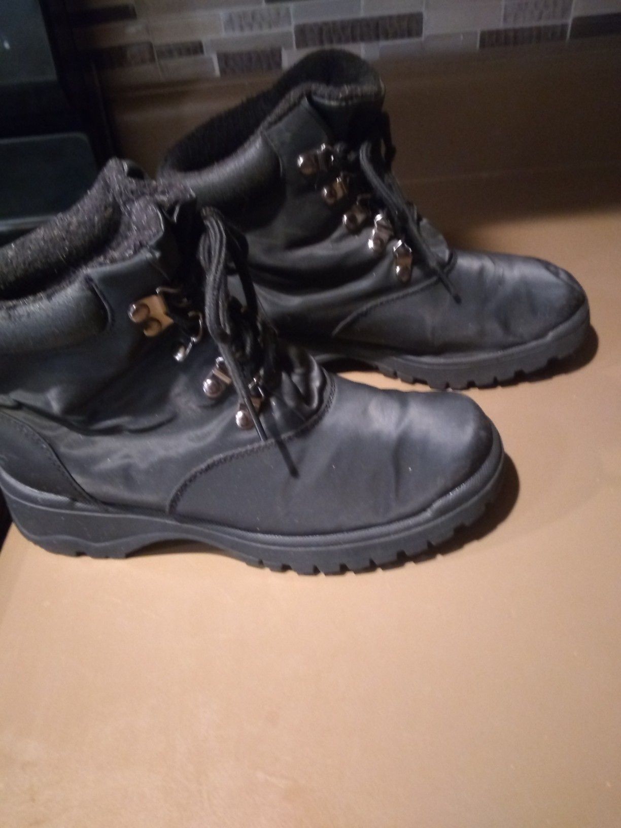 Children's leather Hiking boots. Read description