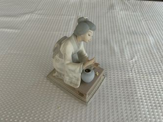 Lladro sculpture