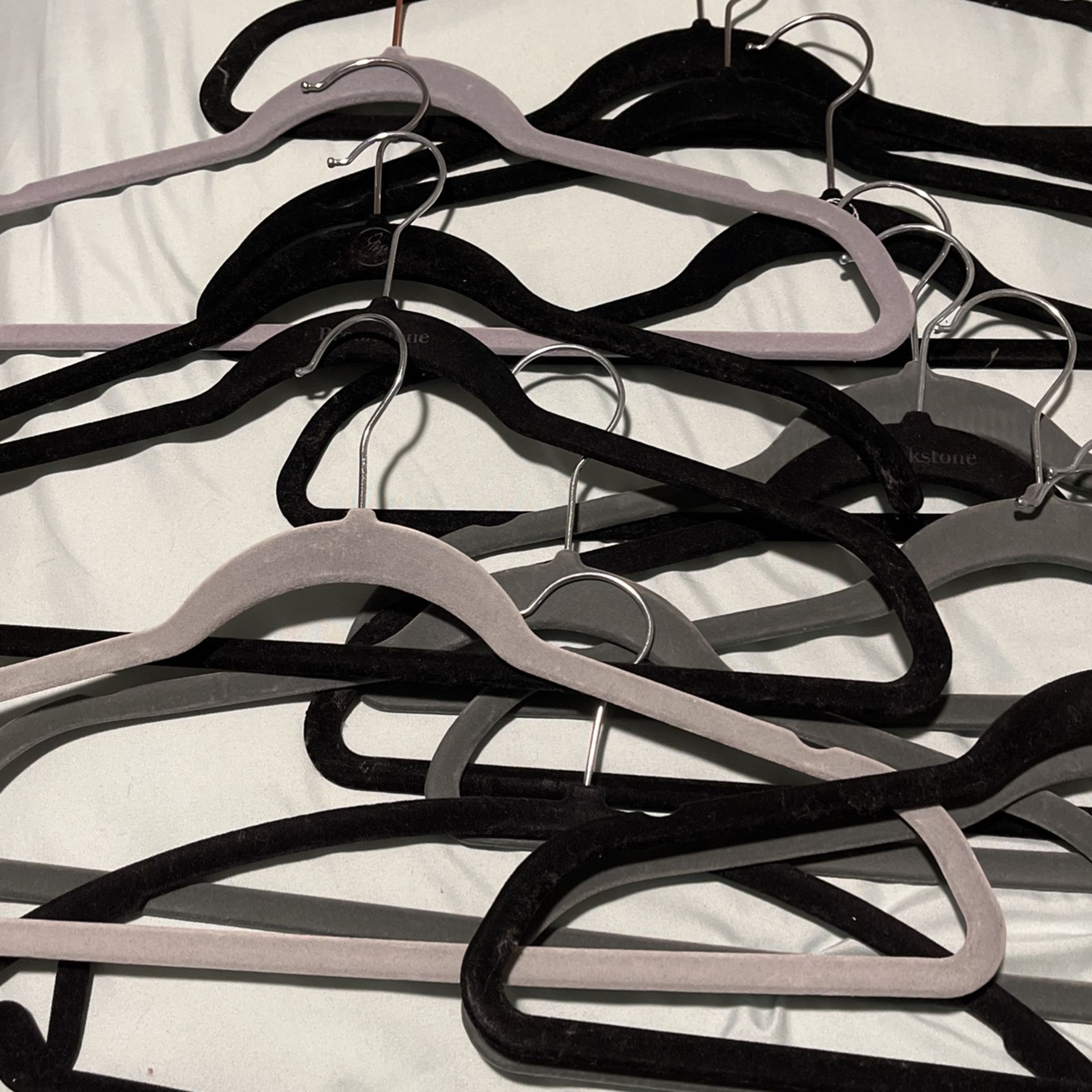Set Of 14 velvet hangers