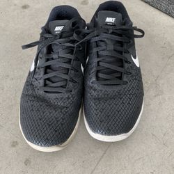 Size 9 Nike Metcon 4 XD
